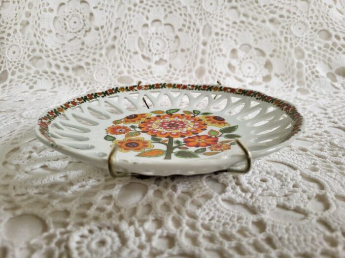 1960s floral plate by schmidt made in brazil 0558