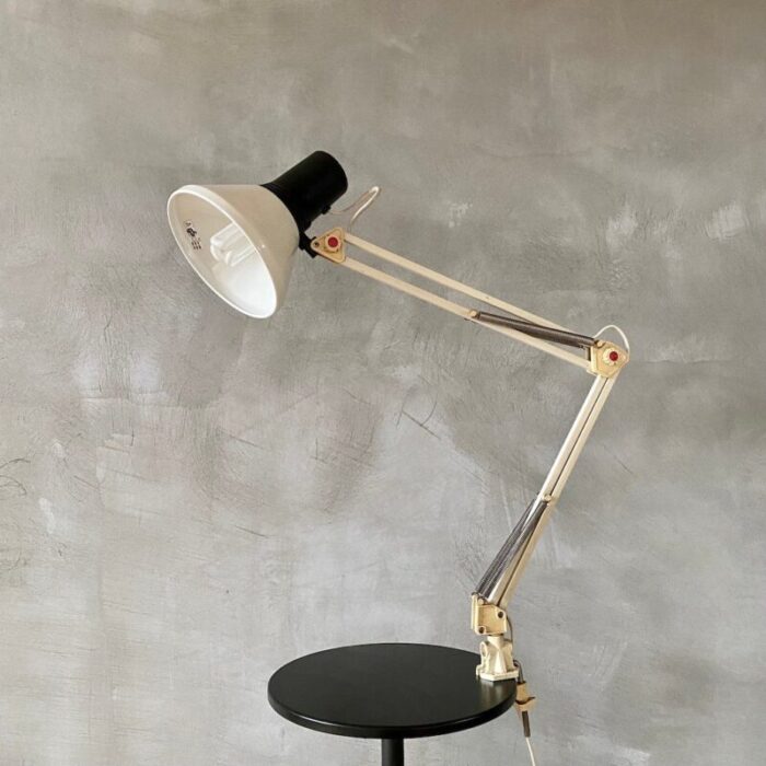 adjustable table lamp 3