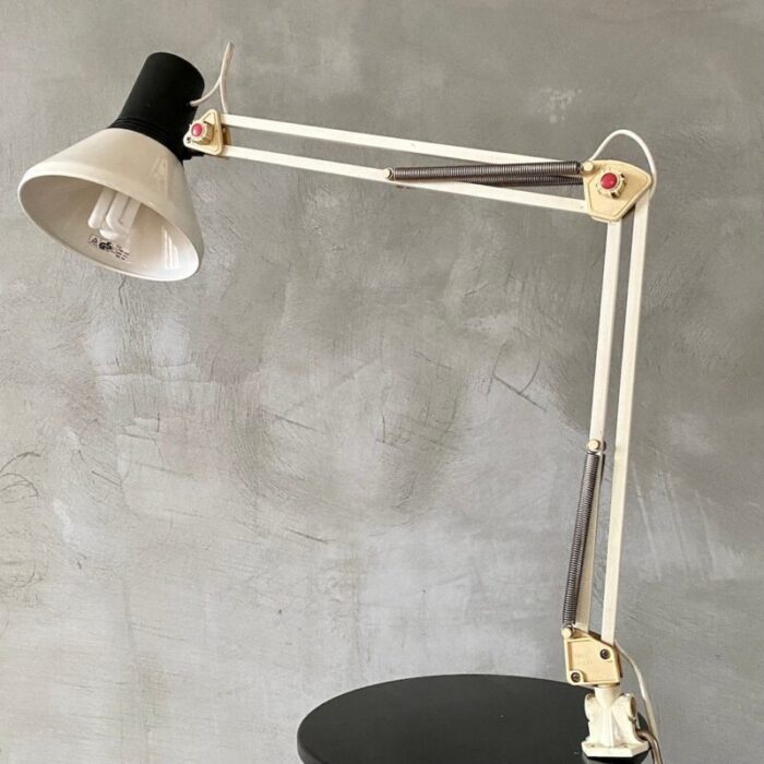 adjustable table lamp 4