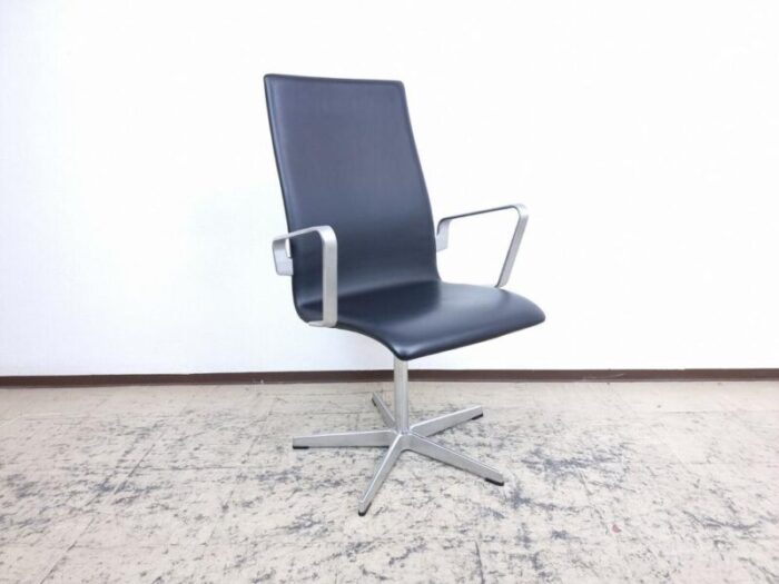 black oxford leather chair by arne jacobsen for fritz hansen 2678