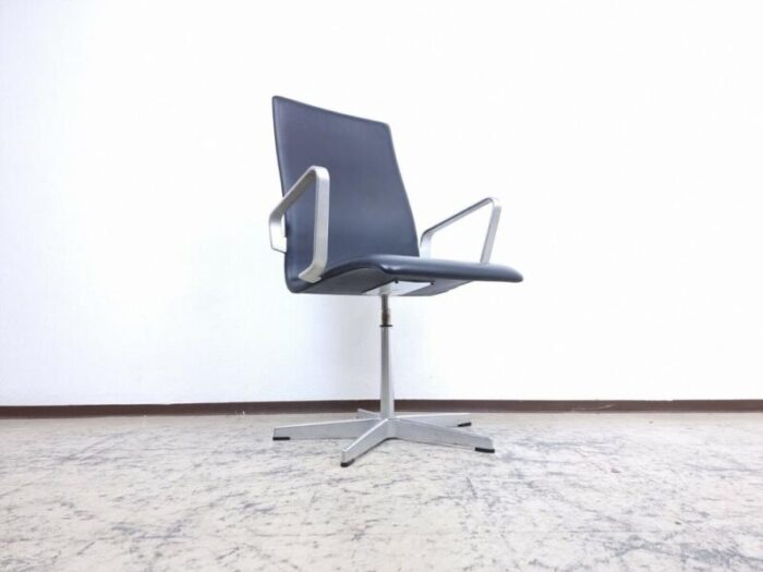 black oxford leather chair by arne jacobsen for fritz hansen 9827