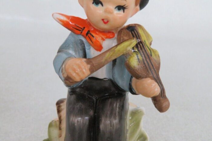 boy with a violin arnart 5th ave porcelain figurine 6958