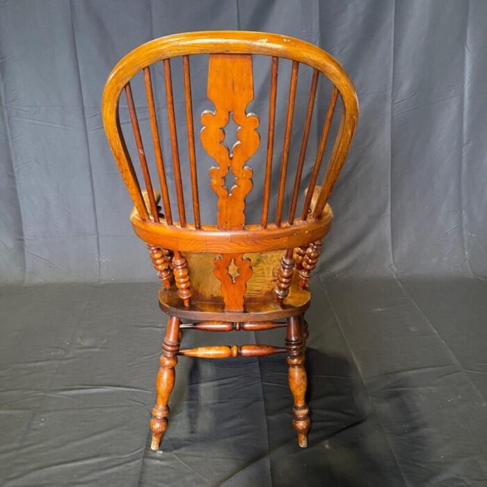 early 1900s english broad arm windsor chair 0140