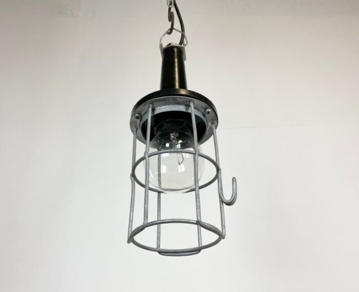 industrial bakelite hanging work lamp 1960s 6