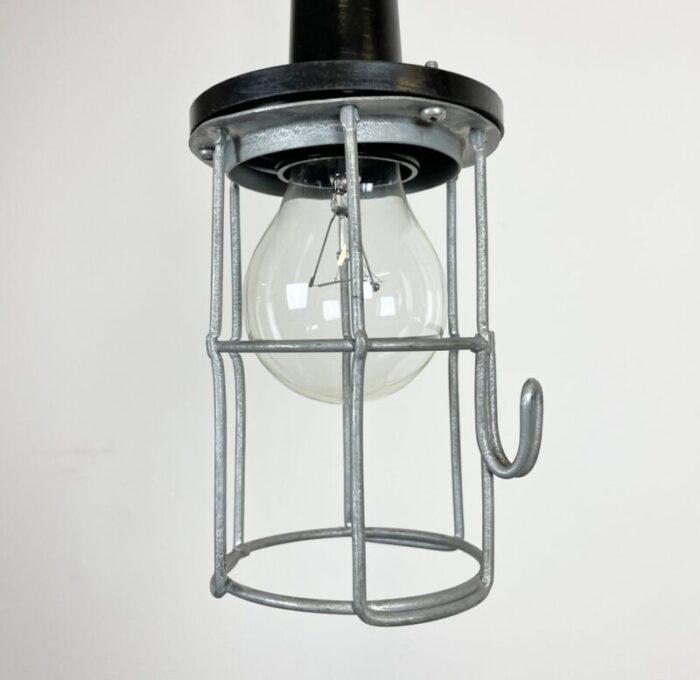 industrial bakelite hanging work lamp 1960s 8