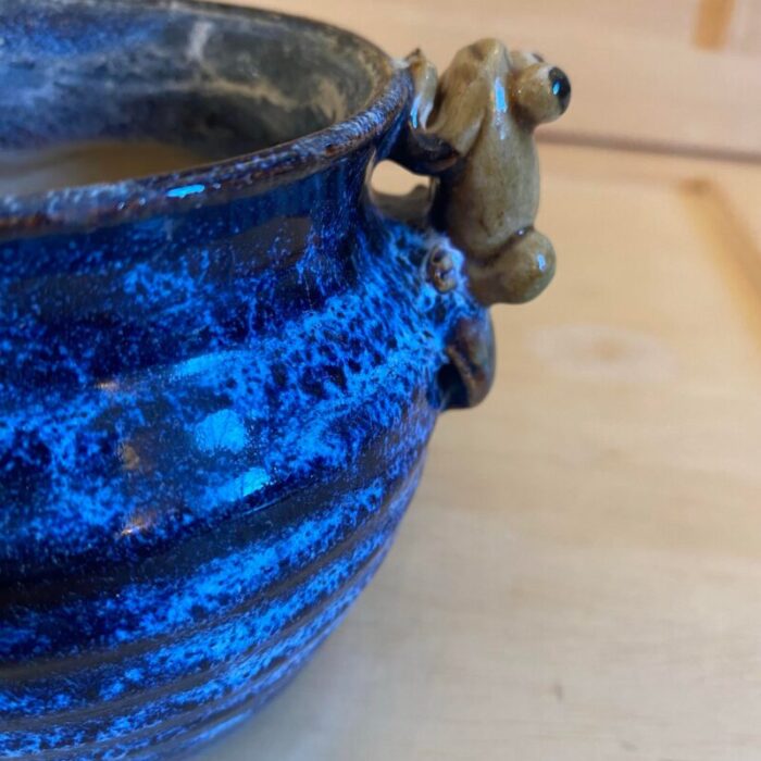 late 20th century blue glazed signed pottery planter pot with small frogs on lily pads 0398