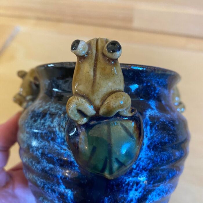 late 20th century blue glazed signed pottery planter pot with small frogs on lily pads 4380