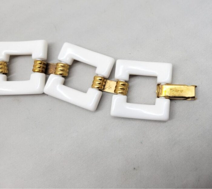 vintage 1970s signed crown trifari white resin square link bracelet 0137