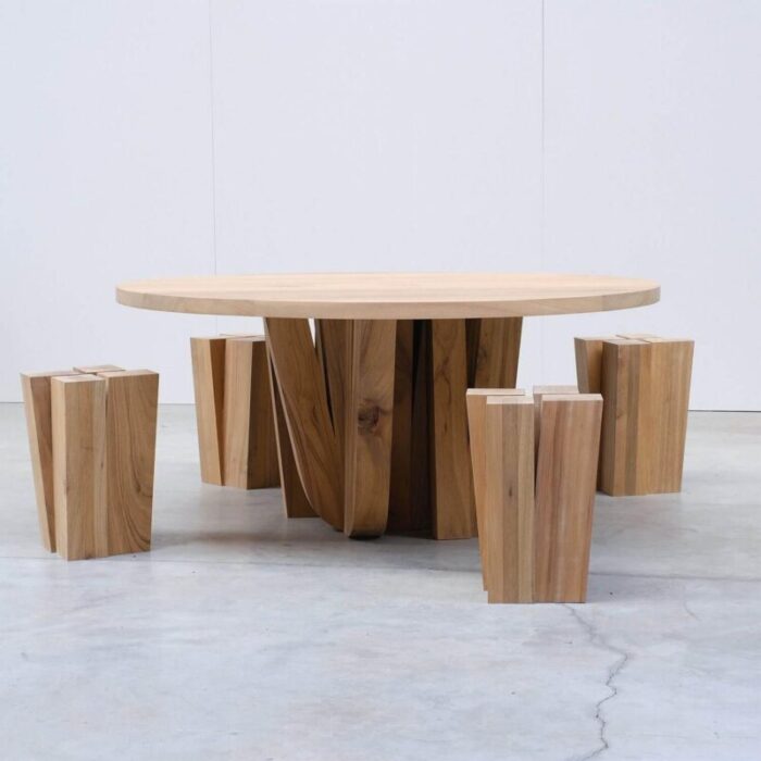 zoumey round table in walnut2 master